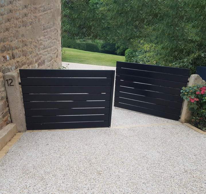 Installation soignée de vos clôtures et de vos portails.